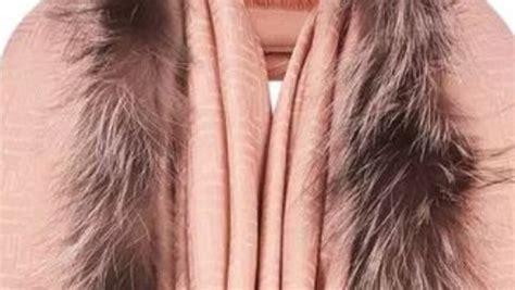 fendi sciarpa vagina|Shoppers claim Fendi scarf looks like a vagina .